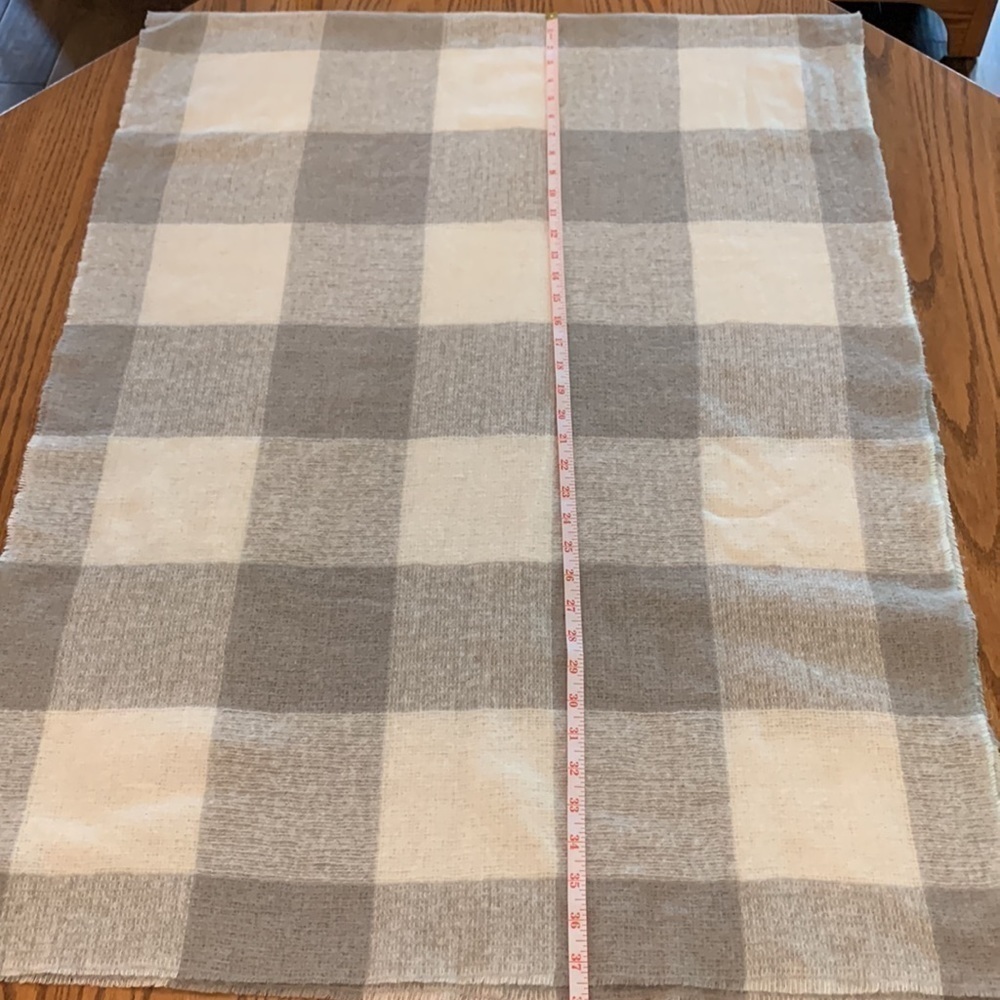 Old Navy neck Scarf large checks Grey and white poly buffalo print